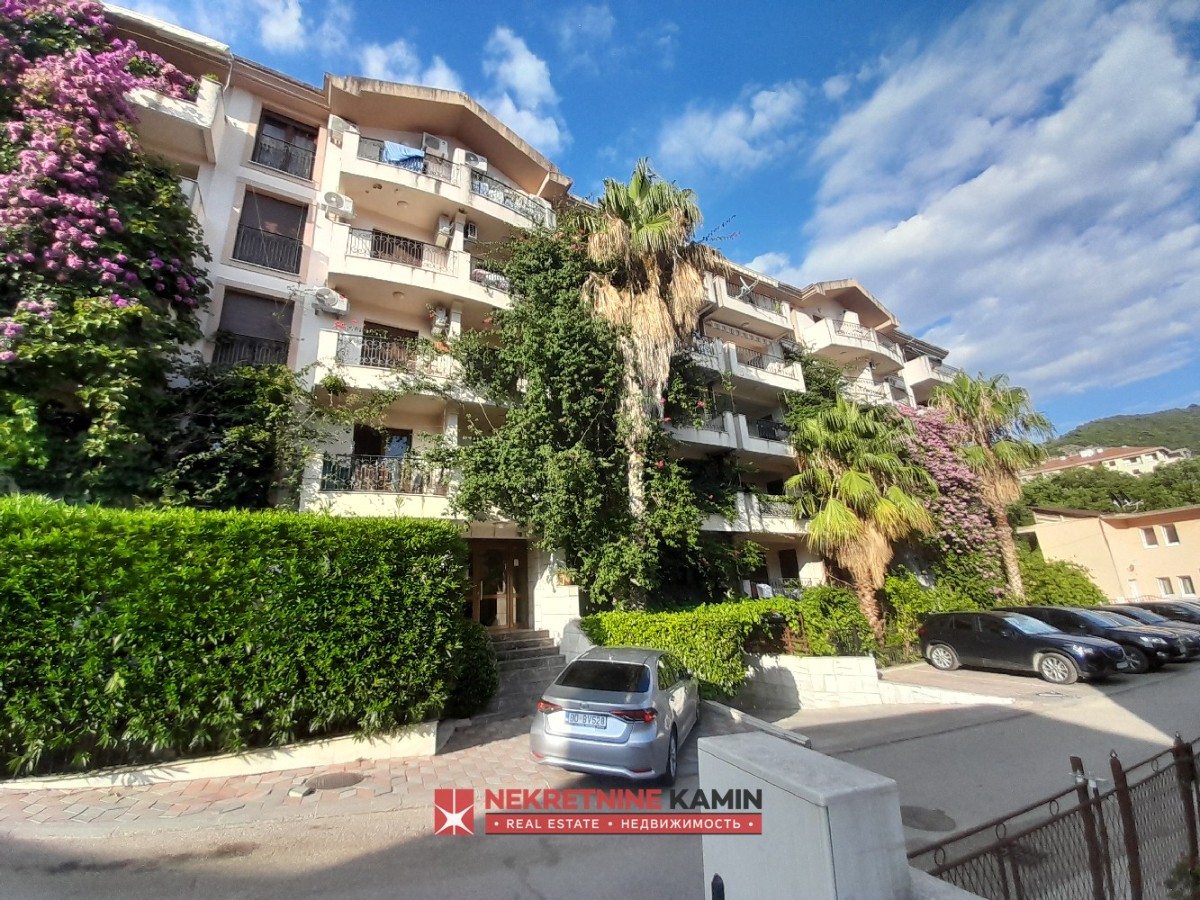 Two-Bedroom Apartment of 69 m² with Pool and Large Courtyard, Quiet Location, Budva